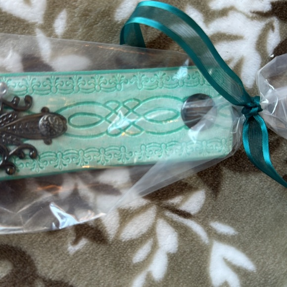 Handmade Leather Cuff Bracelet - Picture 7 of 8